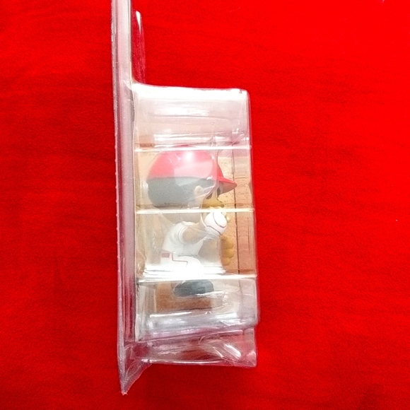 MLB Lil' Teammates Reds Pitcher Series 2 Figure - Picture 5 of 6